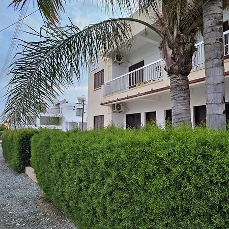 Sea Apartments Ларнака Екстериор снимка