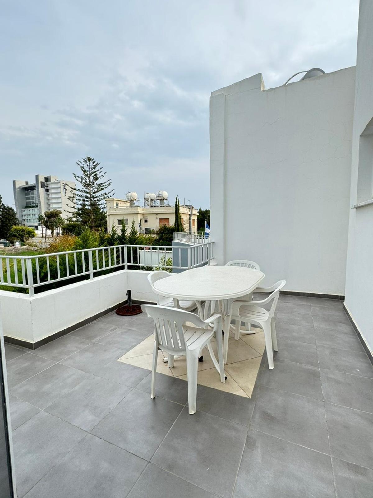 Sea Apartments Ларнака Екстериор снимка