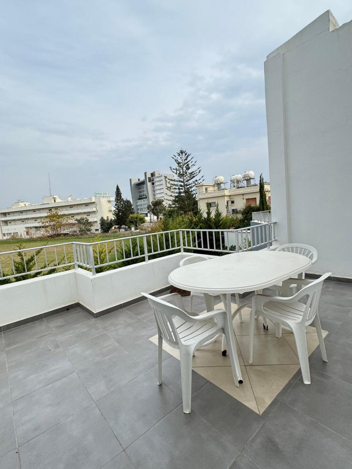 Sea Apartments Ларнака Екстериор снимка